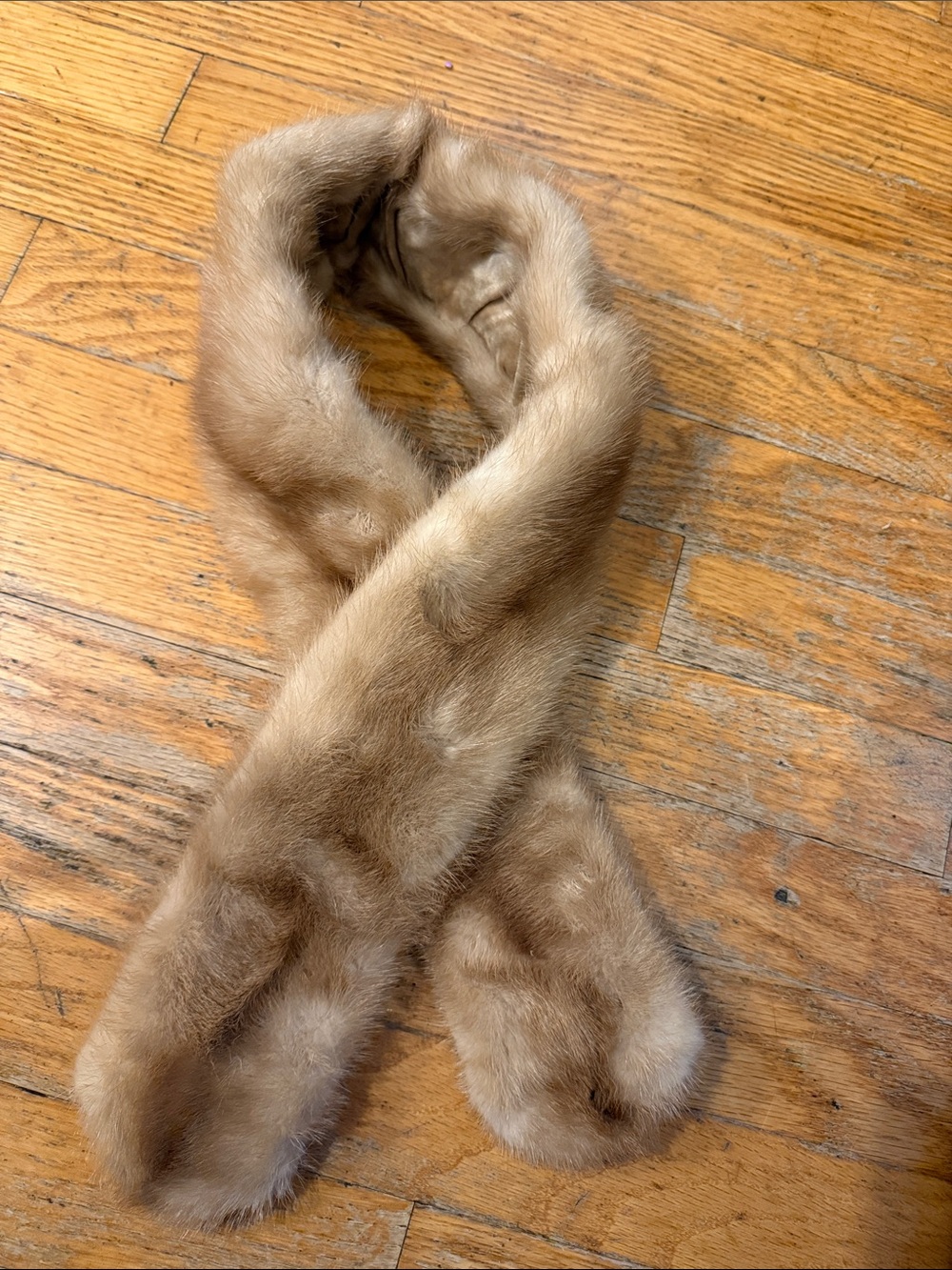 🍁LIGHT COLORED FUR COLLAR /SCARF - HAS HAND HOLDS TO WRAP AROUND NECK FOR WARMTH